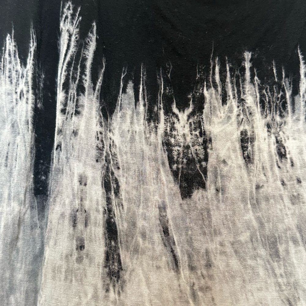 •Distressed tshirt• - Picture 3 of 4